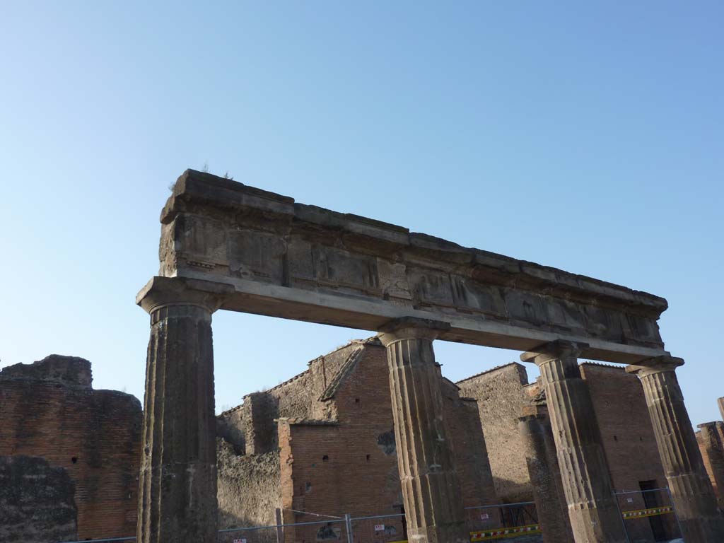 VII.8 Pompeii. South side of forum. October 2014. Looking south-west.
Foto Annette Haug, ERC Grant 681269 DÉCOR.
