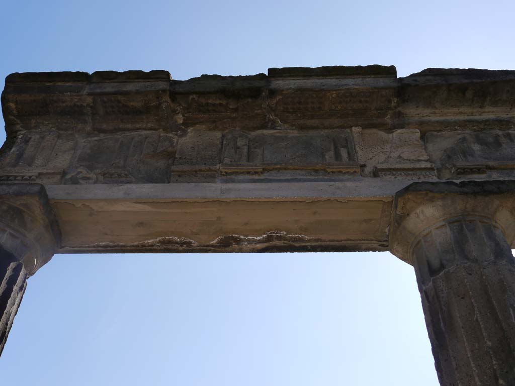 VII.8.00, Pompeii. south side of forum March 2019. Detail of ancient portico.
Foto Anne Kleineberg, ERC Grant 681269 DÉCOR.
