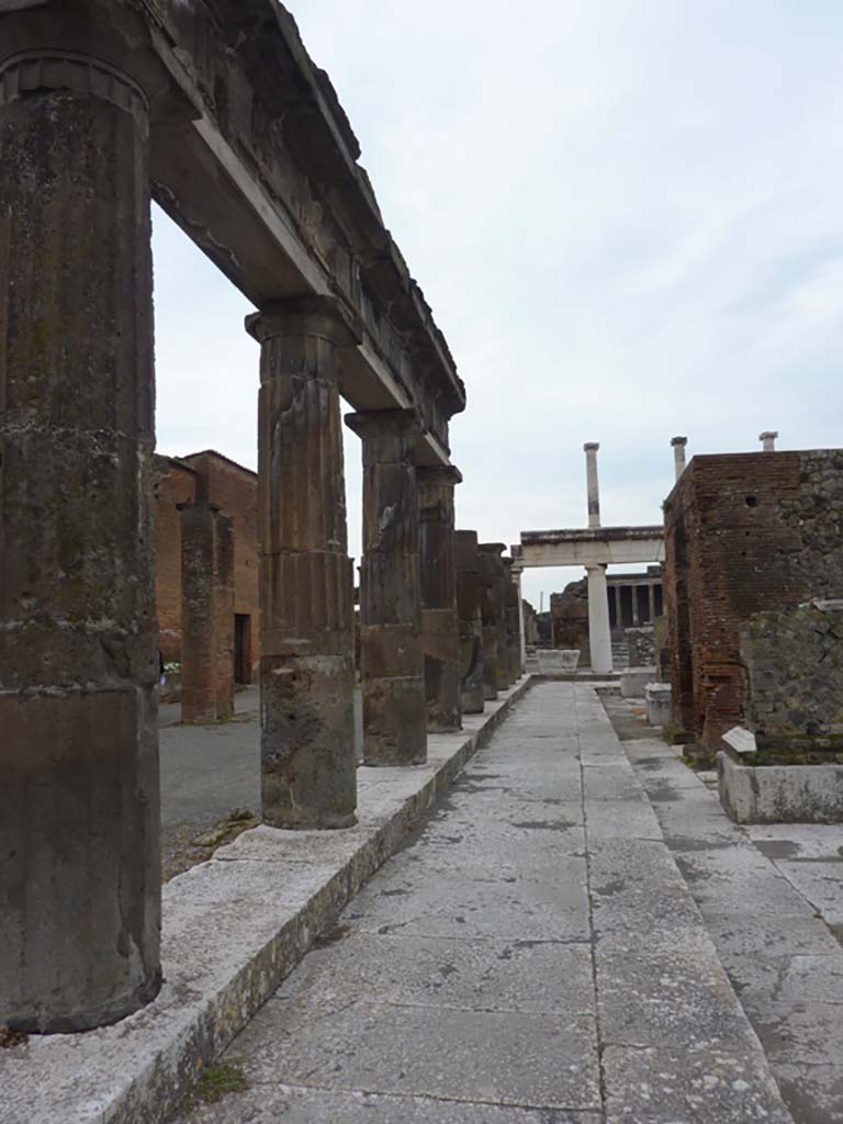 VII.8 Pompeii. March 2014. Looking west along south side of forum.  
Foto Annette Haug, ERC Grant 681269 DÉCOR.

