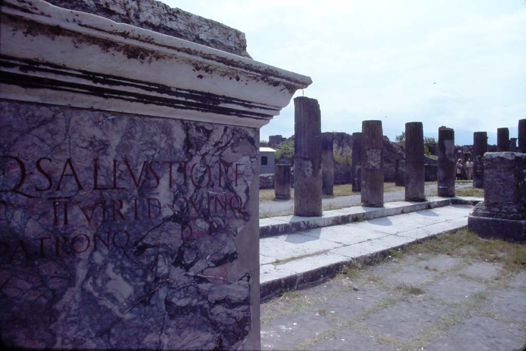 VII.8.00 Pompeii, July 1980. Looking towards south-east corner of Forum.
Photo courtesy of Rick Bauer, from Dr George Fay’s slides collection.
