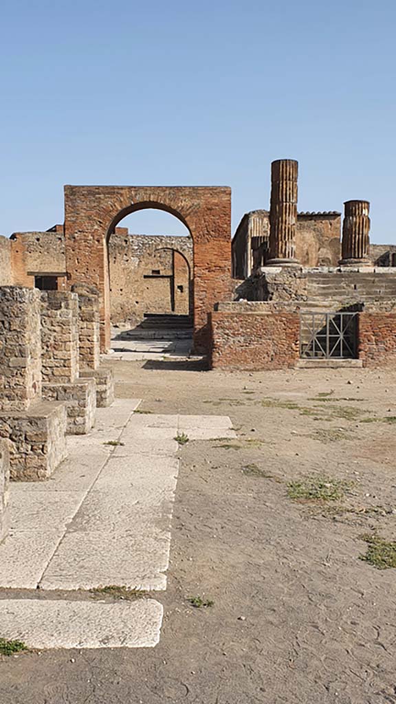 VII.8 Pompeii Forum. August 2021. 
Looking north along west side in north-west corner.
Foto Annette Haug, ERC Grant 681269 DÉCOR.
