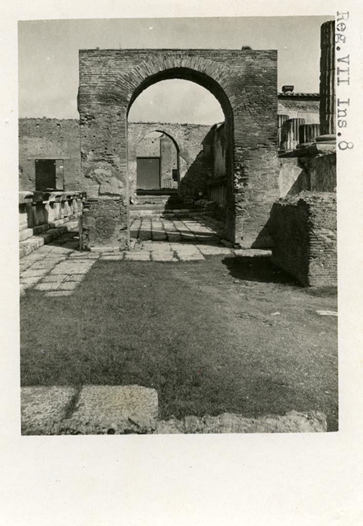 VII.8 Pompeii Forum. Pre-1937-39. Looking north along west side in north-west corner.
Photo courtesy of American Academy in Rome, Photographic Archive. Warsher collection no. 1119.
