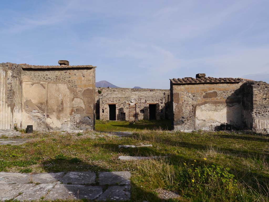 VII.8.01 Pompeii. March 2019. Looking north across podium towards Temple.
Foto Anne Kleineberg, ERC Grant 681269 DÉCOR.
