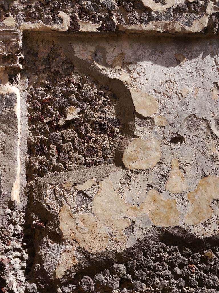 VII.8.01 Pompeii. March 2019. Remaining plaster on south wall at side of stairs.
Foto Anne Kleineberg, ERC Grant 681269 DÉCOR.

