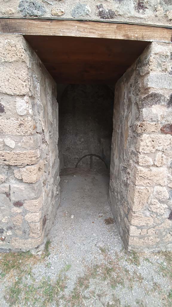 VII.8.01 Pompeii. September 2018. Recess in north wall between two doorways at west end. 
Foto Anne Kleineberg, ERC Grant 681269 DÉCOR.
