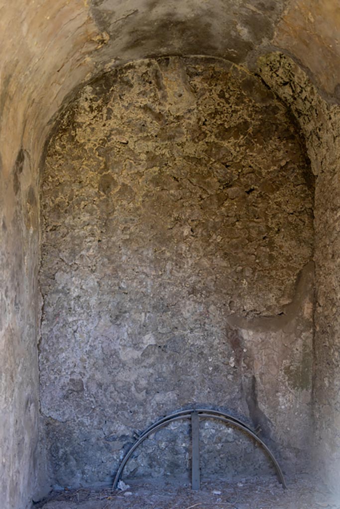 VII.8.1 Pompeii. August 2021. 
Looking through doorway of room in centre of north wall. 
Foto Annette Haug, ERC Grant 681269 DÉCOR.
