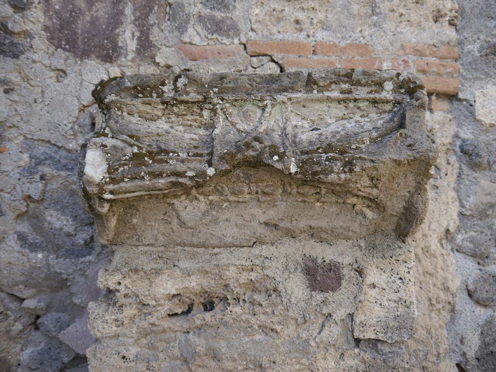 VII.8.01 Pompeii. September 2018. Detail from west end of north wall.
Foto Anne Kleineberg, ERC Grant 681269 DÉCOR.

