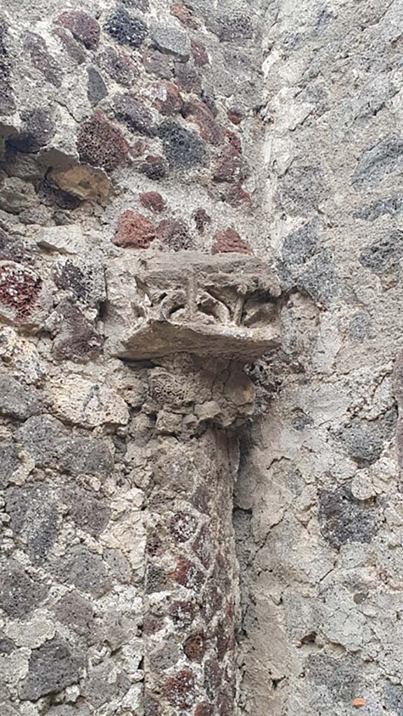VII.8.1 Pompeii. August 2021. West wall at north end in north-west corner.
Foto Annette Haug, ERC Grant 681269 DÉCOR.
