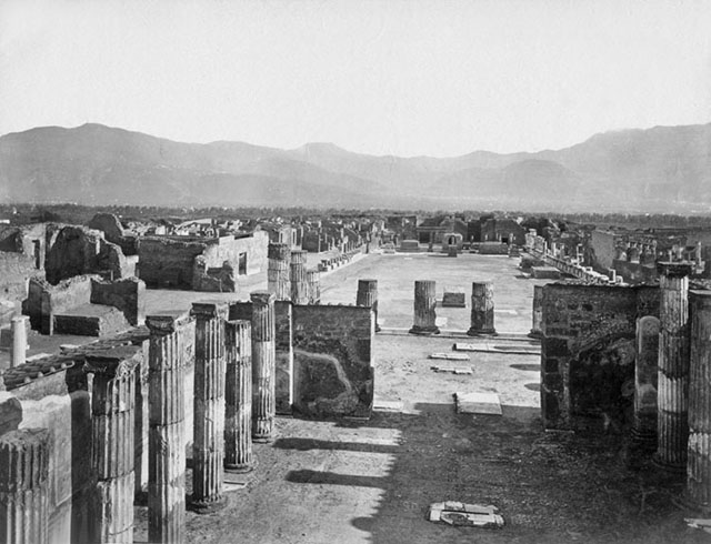 VII.8.01 Pompeii. March 2019. Looking south across Forum from Temple of Jupiter.
Foto Anne Kleineberg, ERC Grant 681269 DÉCOR.

