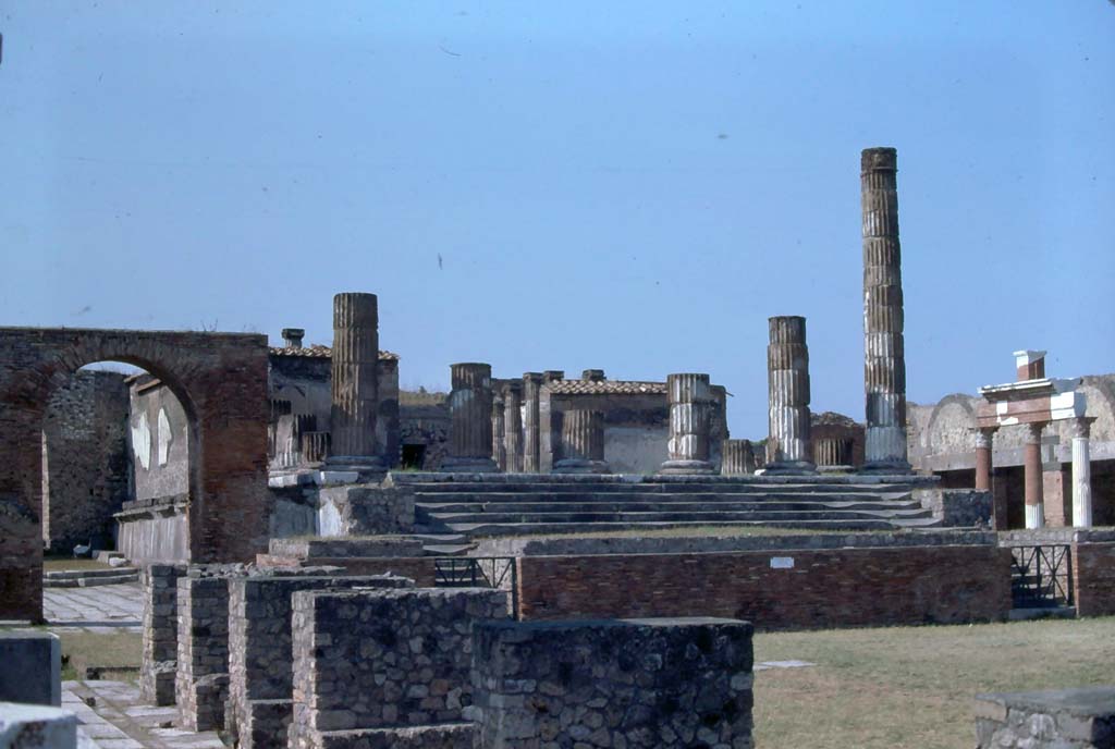 VII.8.1 Pompeii, 7th August 1976. Looking north to Temple, from west side of Forum.
Photo courtesy of Rick Bauer, from Dr George Fay’s slides collection.
