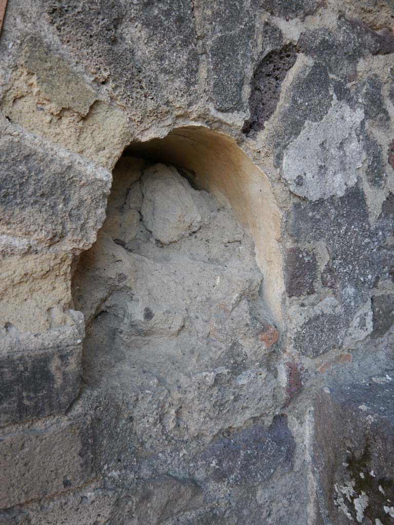 VII.8.01 Pompeii. September 2018. Niche set into wall of Forum in north-west corner, near Temple of Jupiter.
Foto Anne Kleineberg, ERC Grant 681269 DÉCOR.

