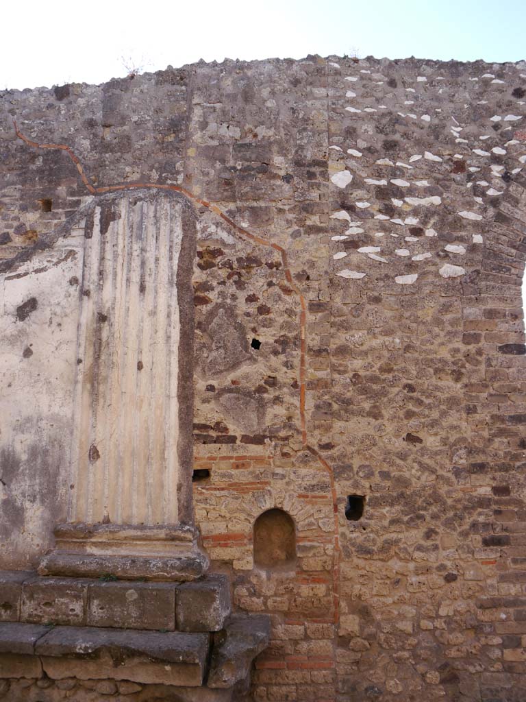 VII.8.1 Pompeii. September 2018. Looking south to niche in Vicolo dei Soprastanti. 
Foto Anne Kleineberg, ERC Grant 681269 DÉCOR.
