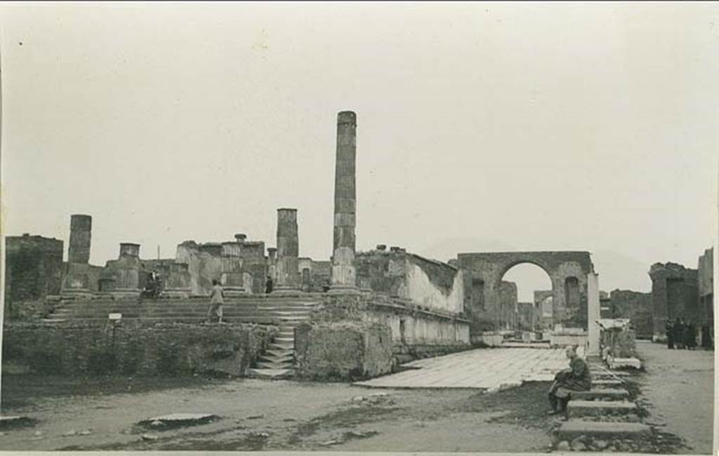 VII.8.1 Pompeii. 1930s. Temple of Jupiter, east side.
Photo courtesy of Rick Bauer.
