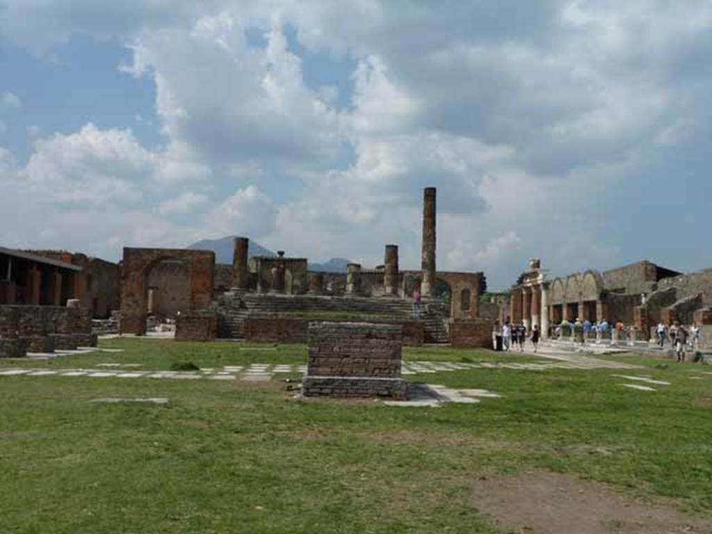 VII.8.1 Pompeii. May 2010.  Looking north across the forum towards the temple.