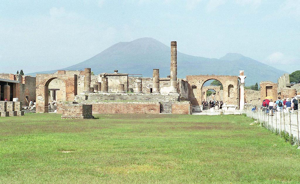 VII.8.1 Pompeii. October 2001. Looking north across the forum towards the temple. Photo courtesy of Peter Woods.