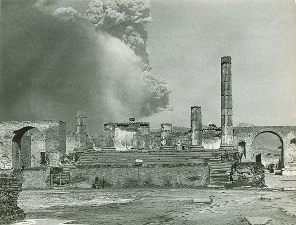 VII.8.1 Pompeii. 1944. Looking north to Temple of Jupiter during the eruption of Vesuvius. Photo courtesy of Rick Bauer.