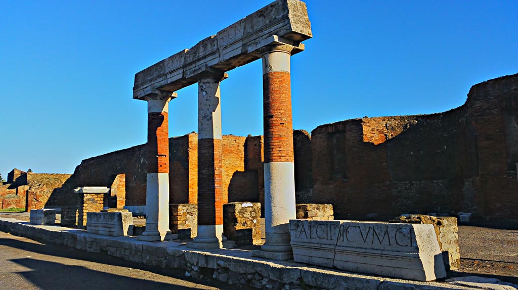 VII.9.1 Pompeii. December 2019. Looking north along portico. Photo courtesy of Giuseppe Ciaramella.