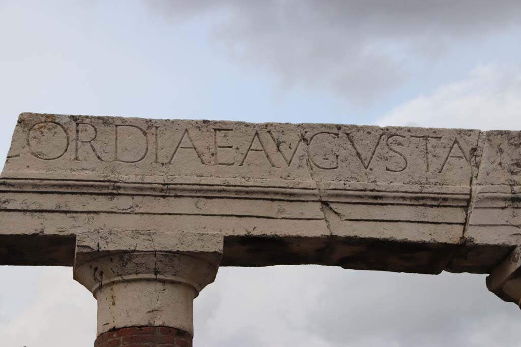 VII.9.1 Pompeii. October 2020. Portico of Eumachia’s Building, part of inscription. Photo courtesy of Klaus Heese. 