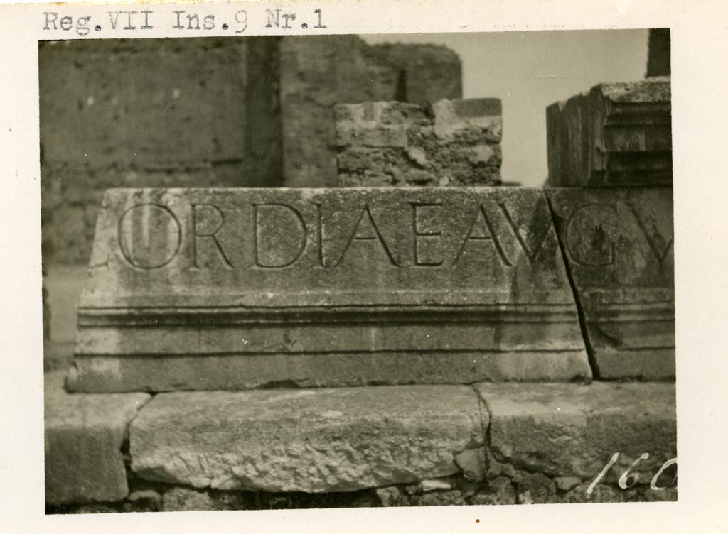 VII.9.1 Pompeii. Pre-1937-39. Eumachia’s Building portico. Part of inscription before being restored to top of columns.
Photo courtesy of American Academy in Rome, Photographic Archive. Warsher collection no. 160.
