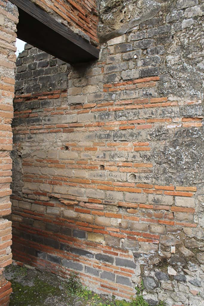 VII.9.1 Pompeii. March 2014. 
Portico 1. North end. Doorway leading from top of stairs onto platform.
Foto Annette Haug, ERC Grant 681269 DÉCOR.
