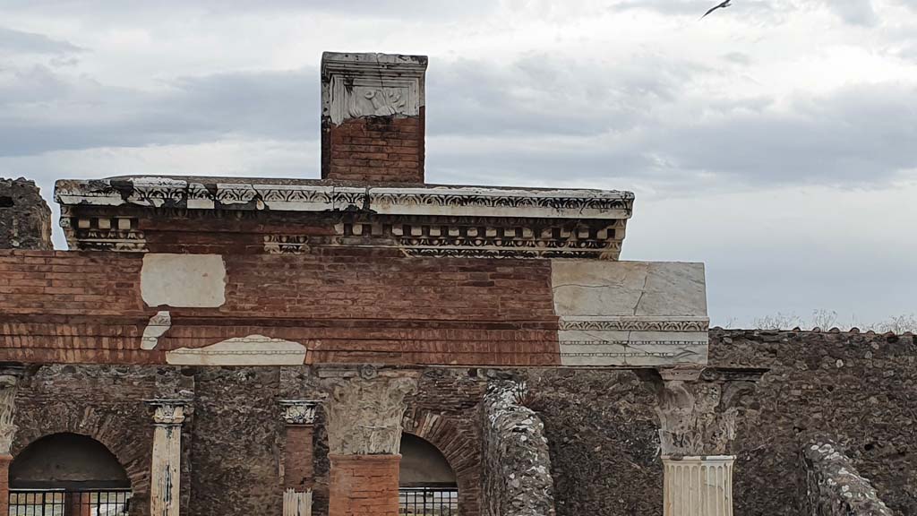 231899 Bestand-D-DAI-ROM-W.1595.jpg
VII.9.7/8 Pompeii.  W.1595. Portico of Macellum, before restoration.
Photo by Tatiana Warscher. With kind permission of DAI Rome, whose copyright it remains. 
See http://arachne.uni-koeln.de/item/marbilderbestand/231899 
