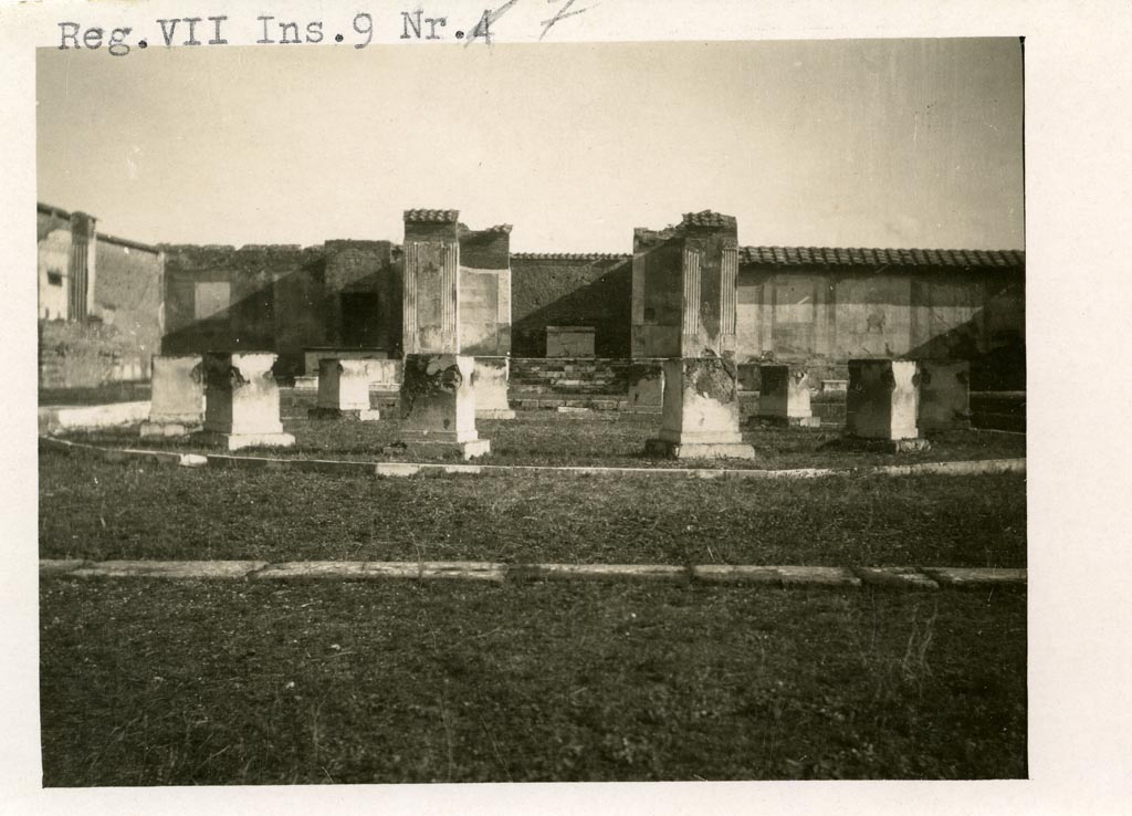 VII.9.7/8 Pompeii. Pre-1937-39. Looking east. 
Photo courtesy of American Academy in Rome, Photographic Archive. Warsher collection no. 1150.
