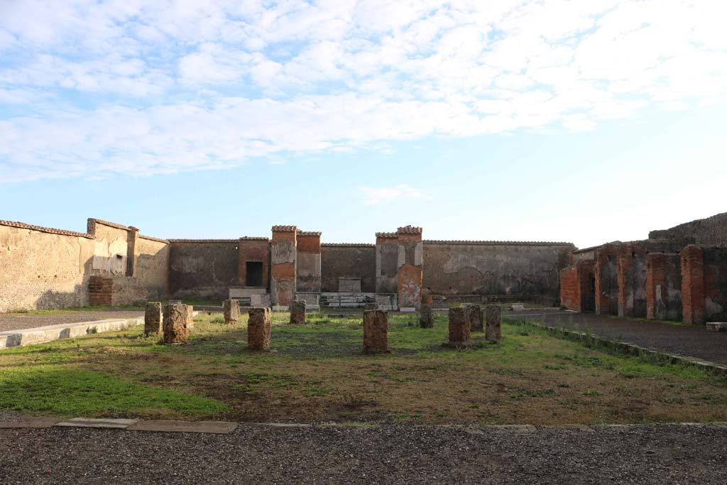 VII.9.7 and VII.9.8 Pompeii. Macellum. December 2018. Looking east across Tholos. Photo courtesy of Aude Durand. 

