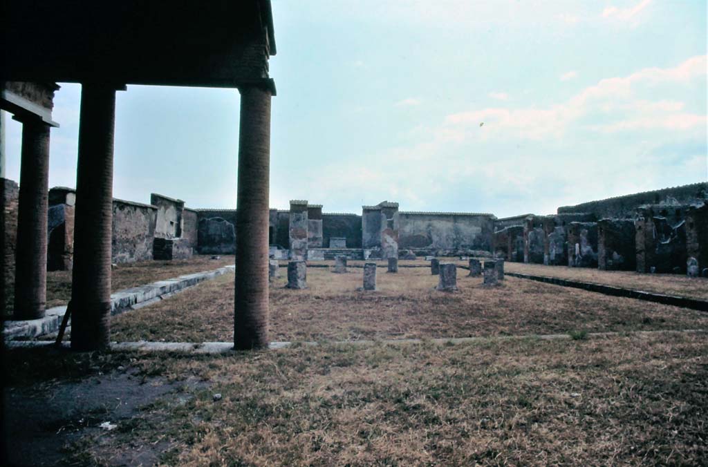 VII.9.7/8 Pompeii. July 1980. Looking east. Photo courtesy of Rick Bauer, from Dr George Fay’s slides collection.
