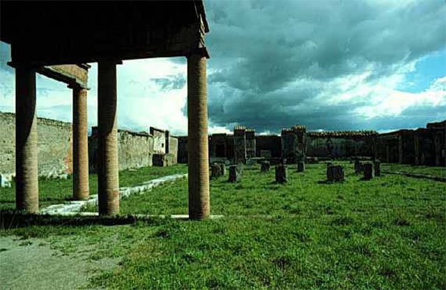 VII.9.7 and VII.9.8 Pompeii. Macellum. September 2005. Shop on south side containing Bronze Age skeletons.