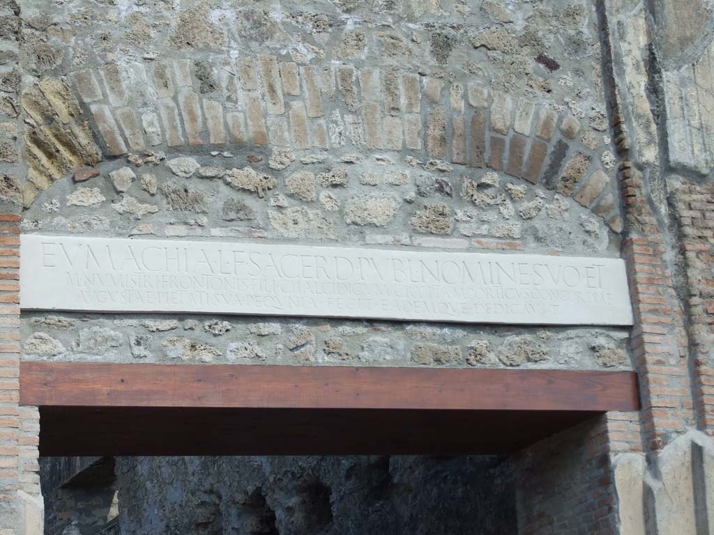 VII.9.67. 2017/2018/2019. 
Looking north towards inscription above doorway, from Via dell’Abbondanza. Photo courtesy of Giuseppe Ciaramella.
