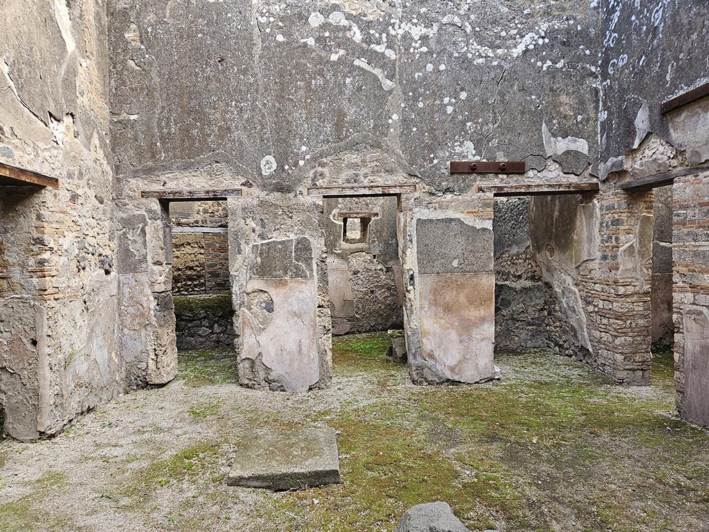 VII.11.11/14 Pompeii. November 2024. Room 8, looking towards doorways on east side of atrium area. Photo courtesy of Annette Haug.