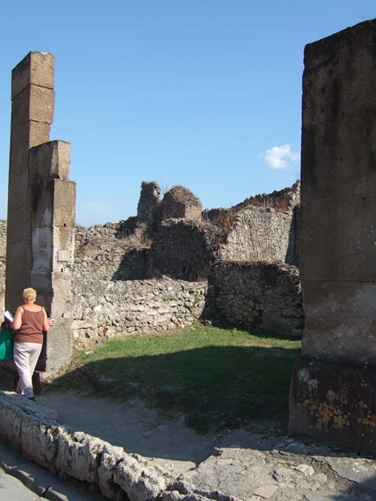 VII.12.7 Pompeii. September 2005. Entrance doorway, looking east.