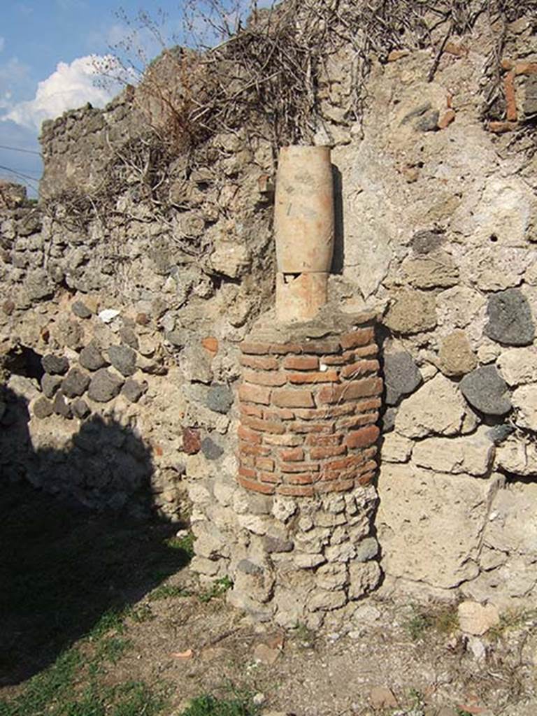 VII.12.13 Pompeii. September 2005. Down-pipe built into column on east wall of corridor.