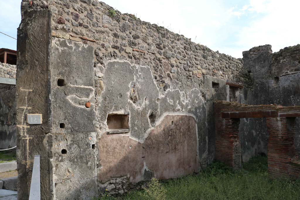 VII.12.14, Pompeii. December 2018. Looking towards east wall with niche. Photo courtesy of Aude Durand.