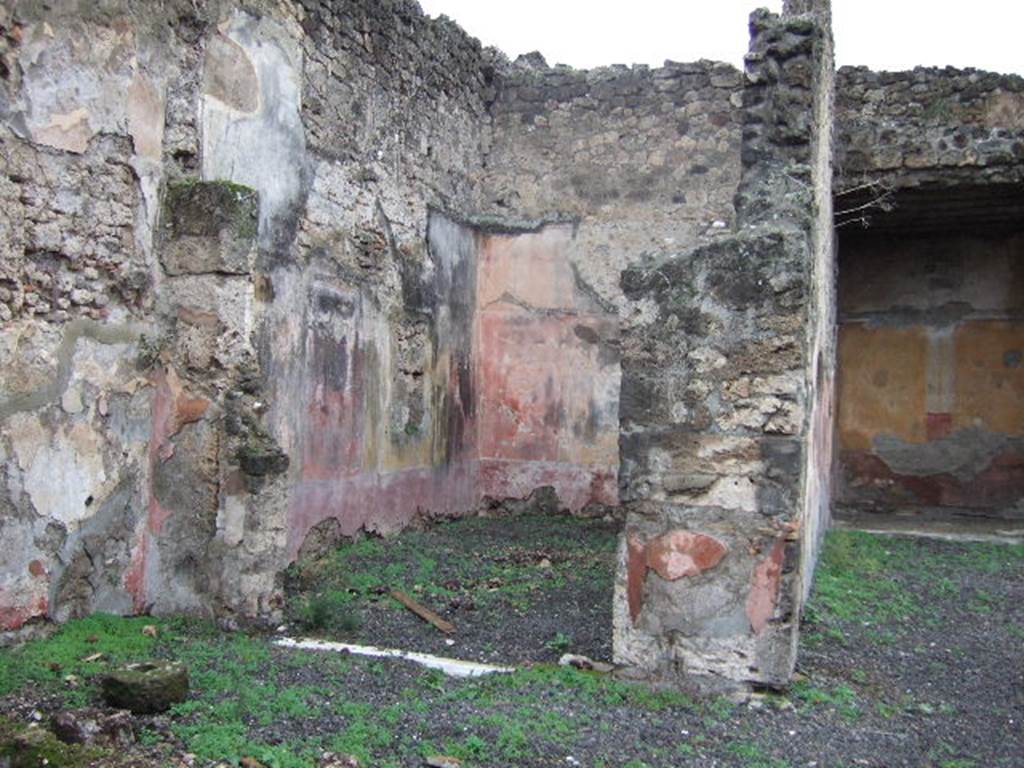 VII.12.26 Pompeii. December 2005. Triclinium in north-west corner of north portico.