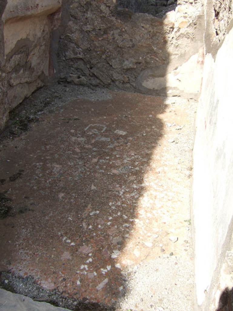 VII.15.3 Pompeii. September 2005. Looking north in cubiculum with recess in west wall.
The flooring was cocciopesto with chippings of different sized white limestone.
In the north wall was a window looking over the garden area.
According to Jashemski, the garden was excavated in 1872, and there was also a good view over the garden from the triclinium on the east side.
See Jashemski, W. F., 1993. The Gardens of Pompeii, Volume II: Appendices. New York: Caratzas. (p.199)
