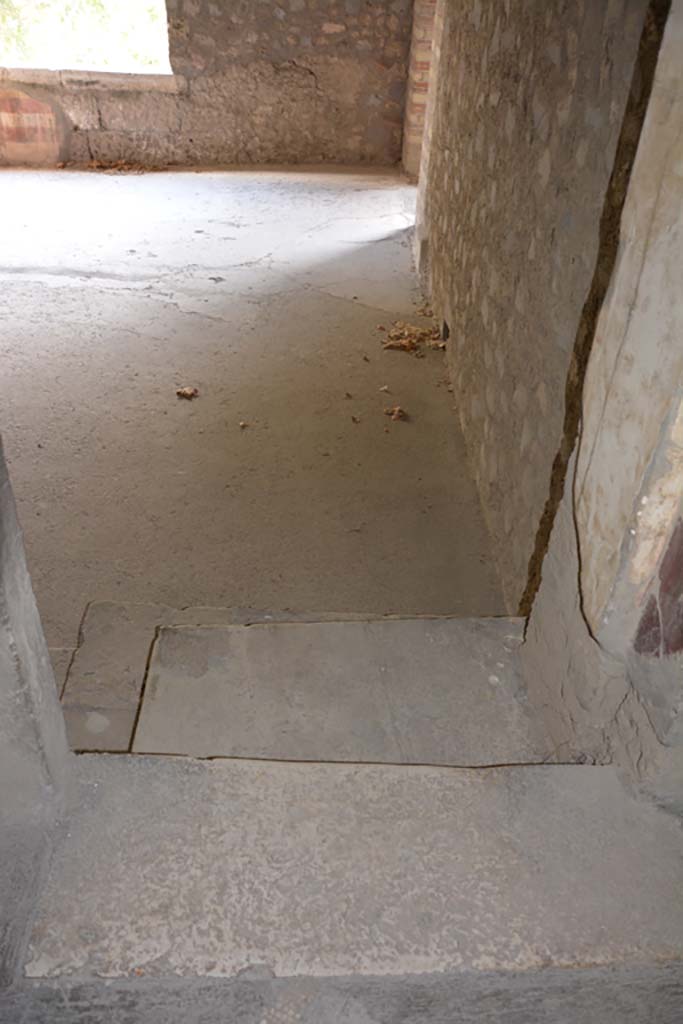 VII.16.22 Pompeii. October 2018. Room 74, looking west from area 73, steps to lower floor.
Foto Annette Haug, ERC Grant 681269 DCOR.
