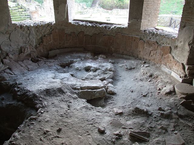 VII.16.a Pompeii. September 2005.  Room 4, damaged floor near semicircular window.