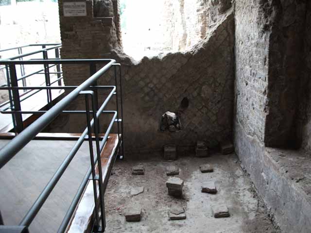 VII.16.a Pompeii. October 2020. Room 3, hypocaust floor. Photo courtesy of Klaus Heese.