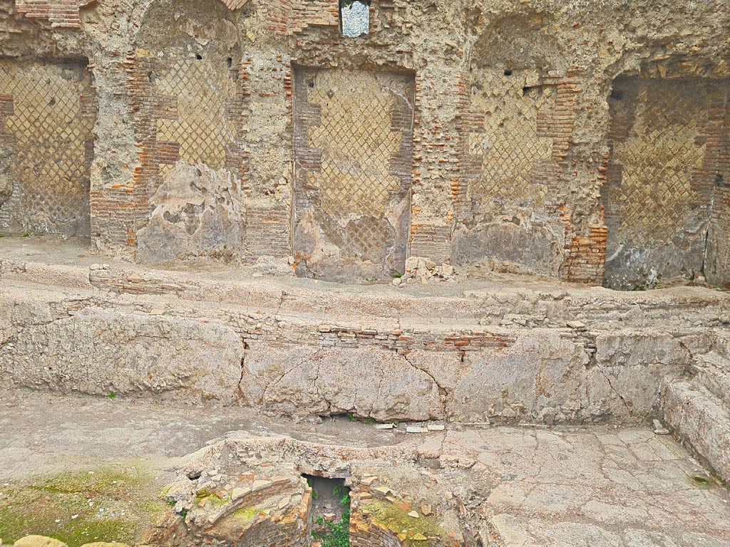 VII.16.a Pompeii. May 2015. Room 2, looking towards the east side.  Photo courtesy of Buzz Ferebee.
