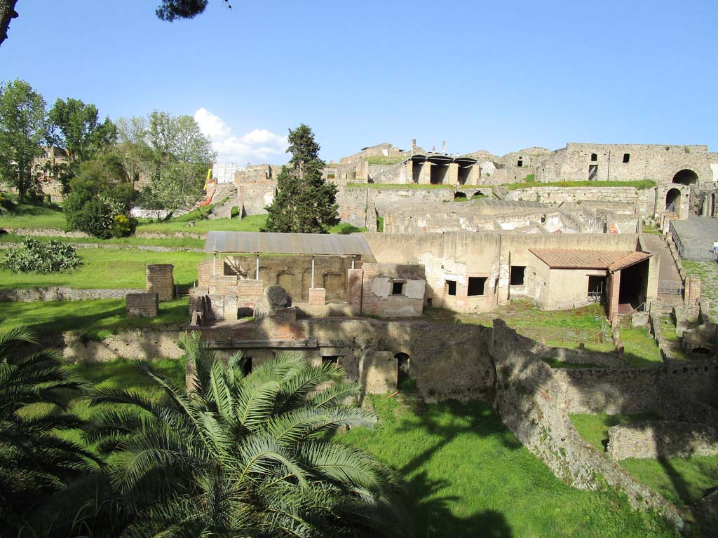 VII.16.a Pompeii. April 2019. 
Looking east over top of Suburban Baths, to VII.16.18-22, House of Fabius Rufus, behind trees on left.
In the centre is the rear of VII.16.16, 15, 14, after its cleaning and stabilising. On the right is the Marine Gate (Porta Marina).
Photo courtesy of Rick Bauer
