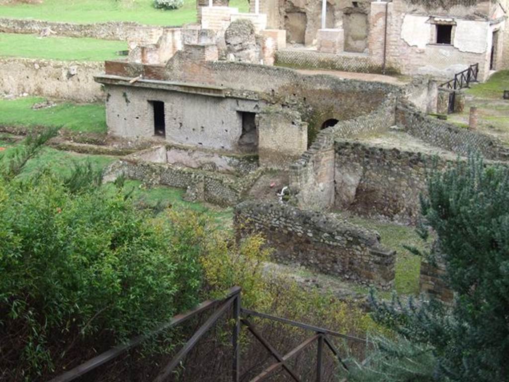 VII.16.a Pompeii. May 2015. North-west corner, upper area above lower rooms.
Photo courtesy of Buzz Ferebee.
