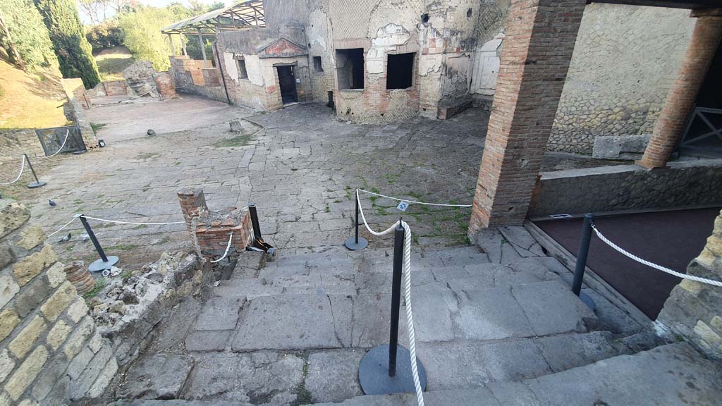 VII.16.a Pompeii. July 2021. Looking north-west across courtyard C.
Foto Annette Haug, ERC Grant 681269 DÉCOR.

