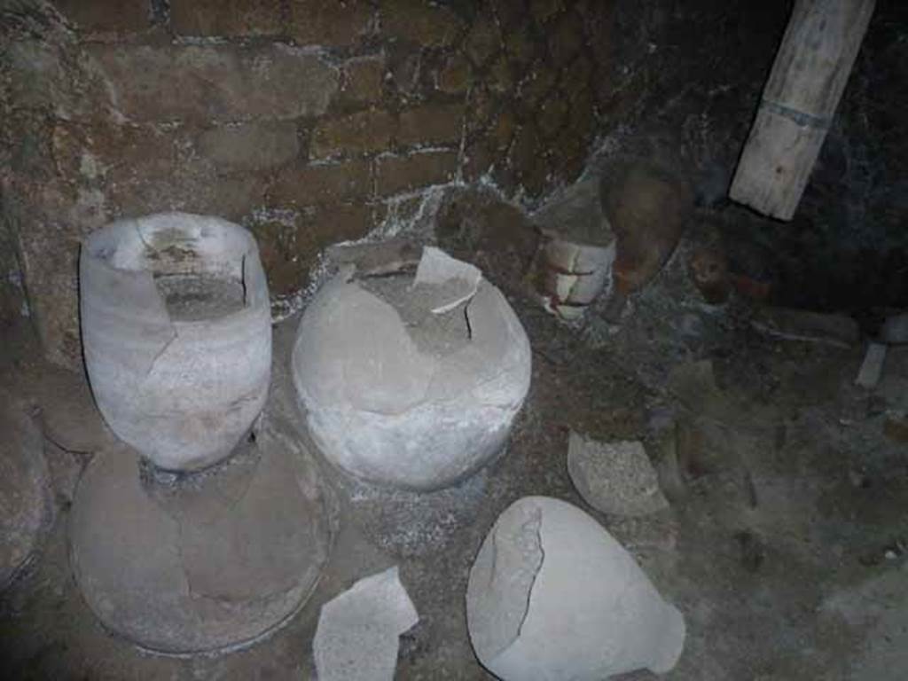 VII.16.a Pompeii. May 2010. Pots in corridor at rear.