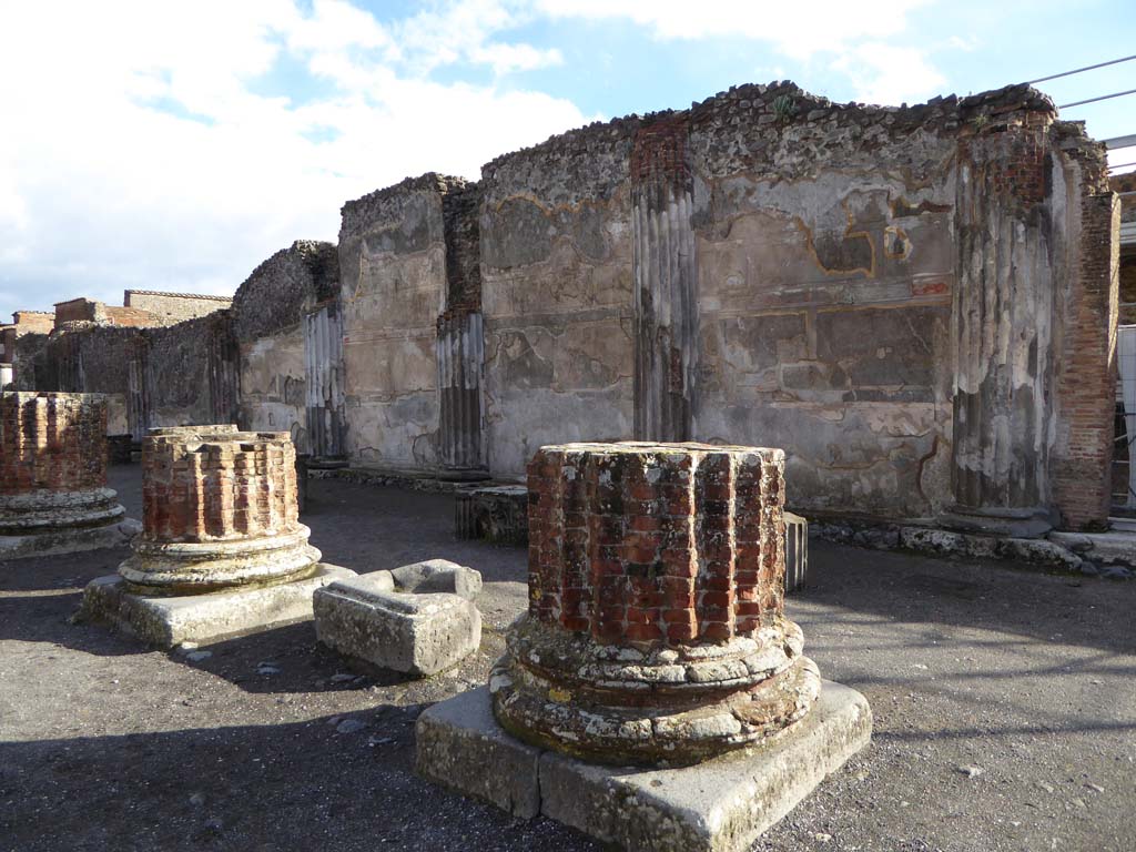 VIII.1.1 Pompeii, January 2017. Basilica, looking east along south side corridor towards south wall.
Foto Annette Haug, ERC Grant 681269 DÉCOR.
