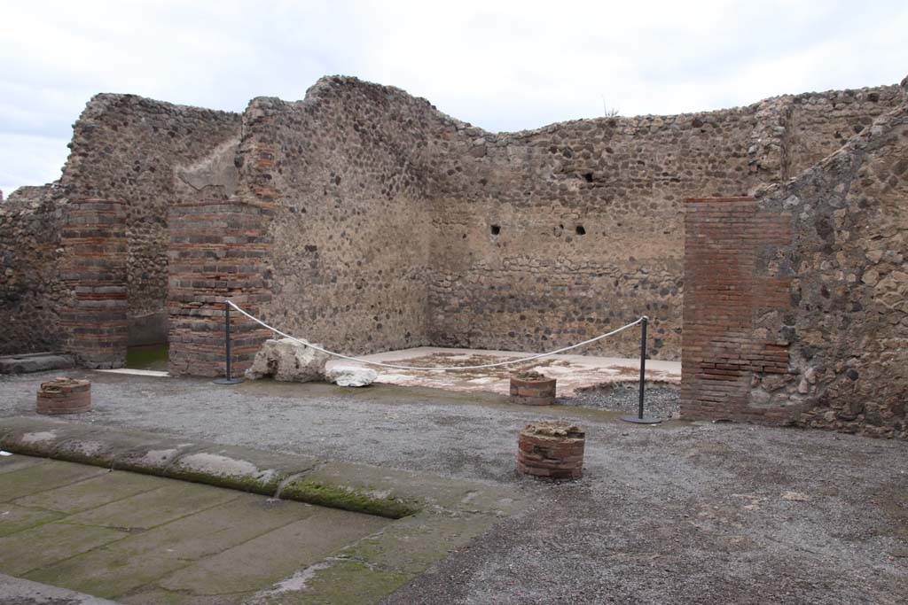 VIII.2.14 Pompeii. October 2020. Looking across atrium towards west end of open room. Photo courtesy of Klaus Heese.
