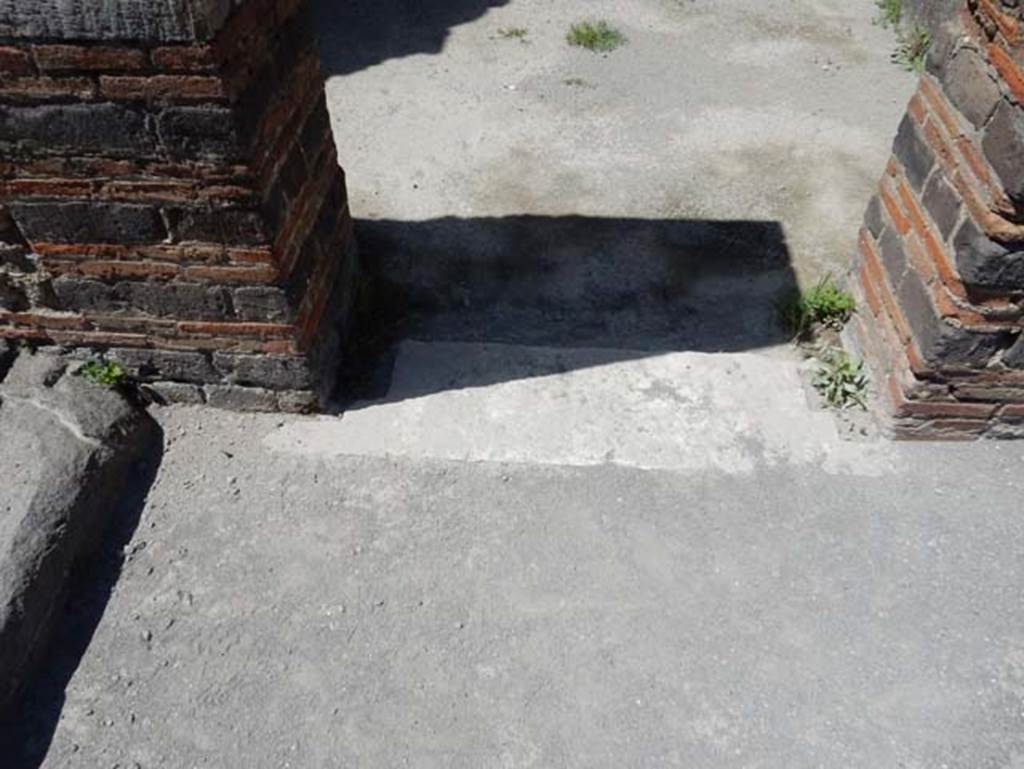 VIII.2.14 Pompeii. May 2018. Threshold, on left, of doorway to corridor to kitchen area, and threshold to doorway, on right, to room in north-west corner of atrium.
Photo courtesy of Buzz Ferebee.
