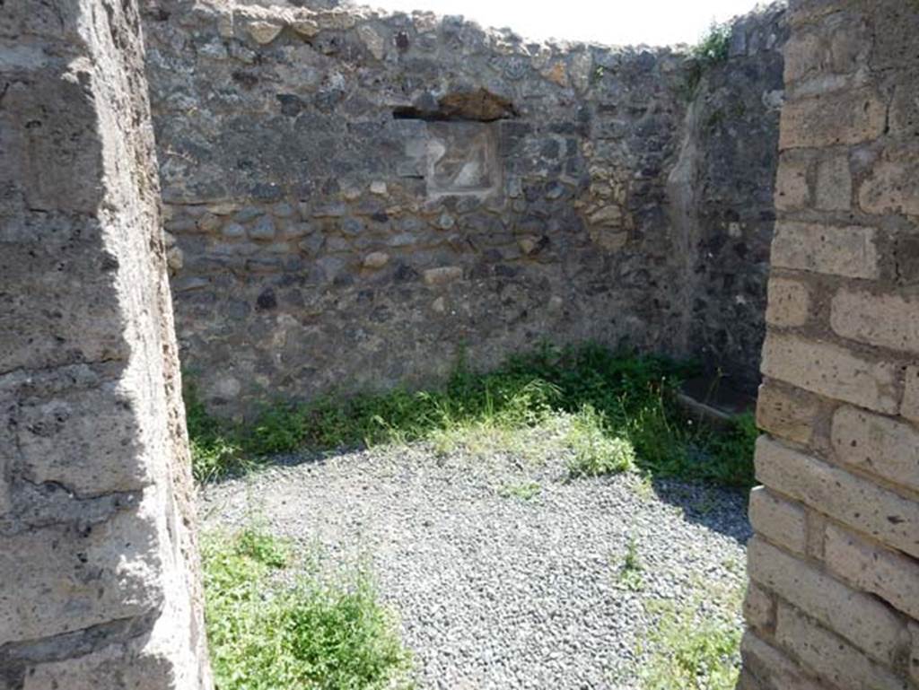 VIII.2.14 Pompeii. May 2018. Looking through doorway of a rear room with niche/recess. Photo courtesy of Buzz Ferebee.
