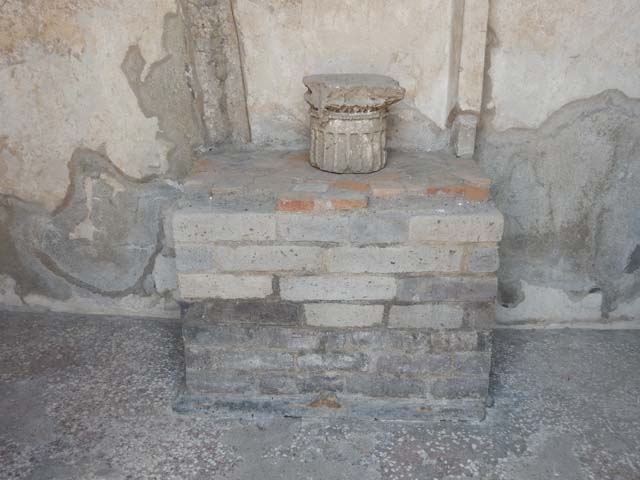 VIII.2.16 Pompeii. May 2017. Detail of masonry podium. Photo courtesy of Buzz Ferebee.