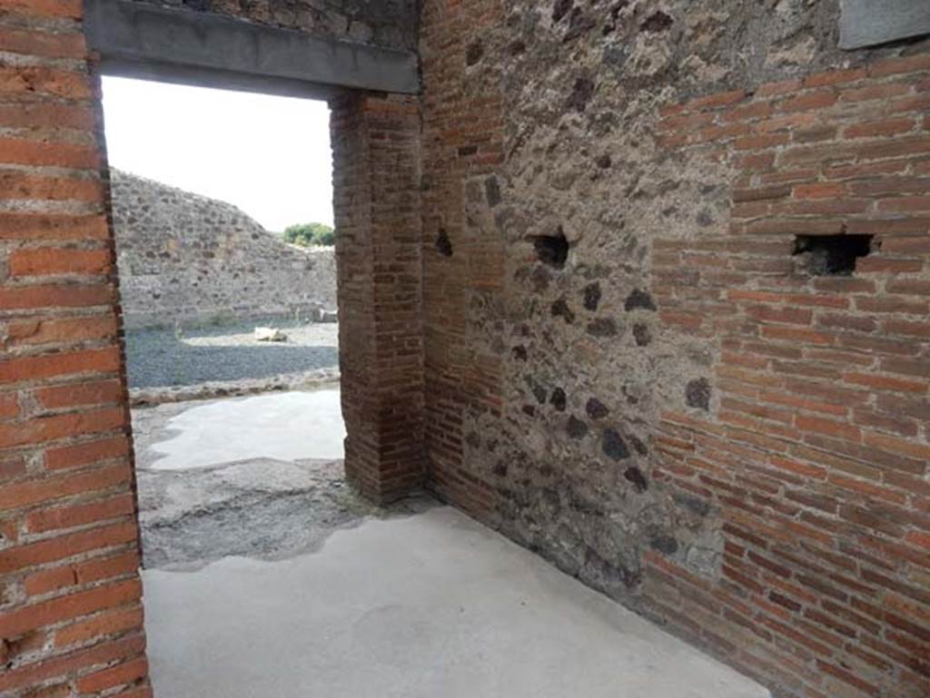 VIII.2.16 Pompeii. May 2017. Doorway on west side of passageway into a room looking out onto the east portico.   Photo courtesy of Buzz Ferebee.

